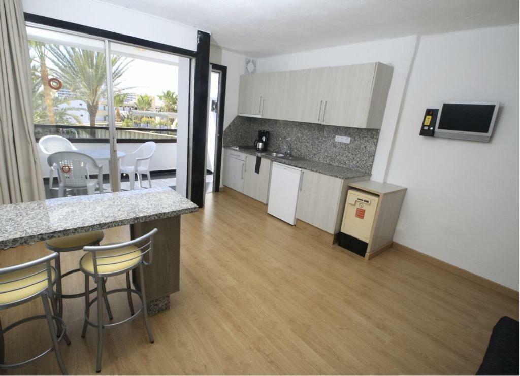 بلايا ديل إنغلز Apartamentos Koka المظهر الخارجي الصورة